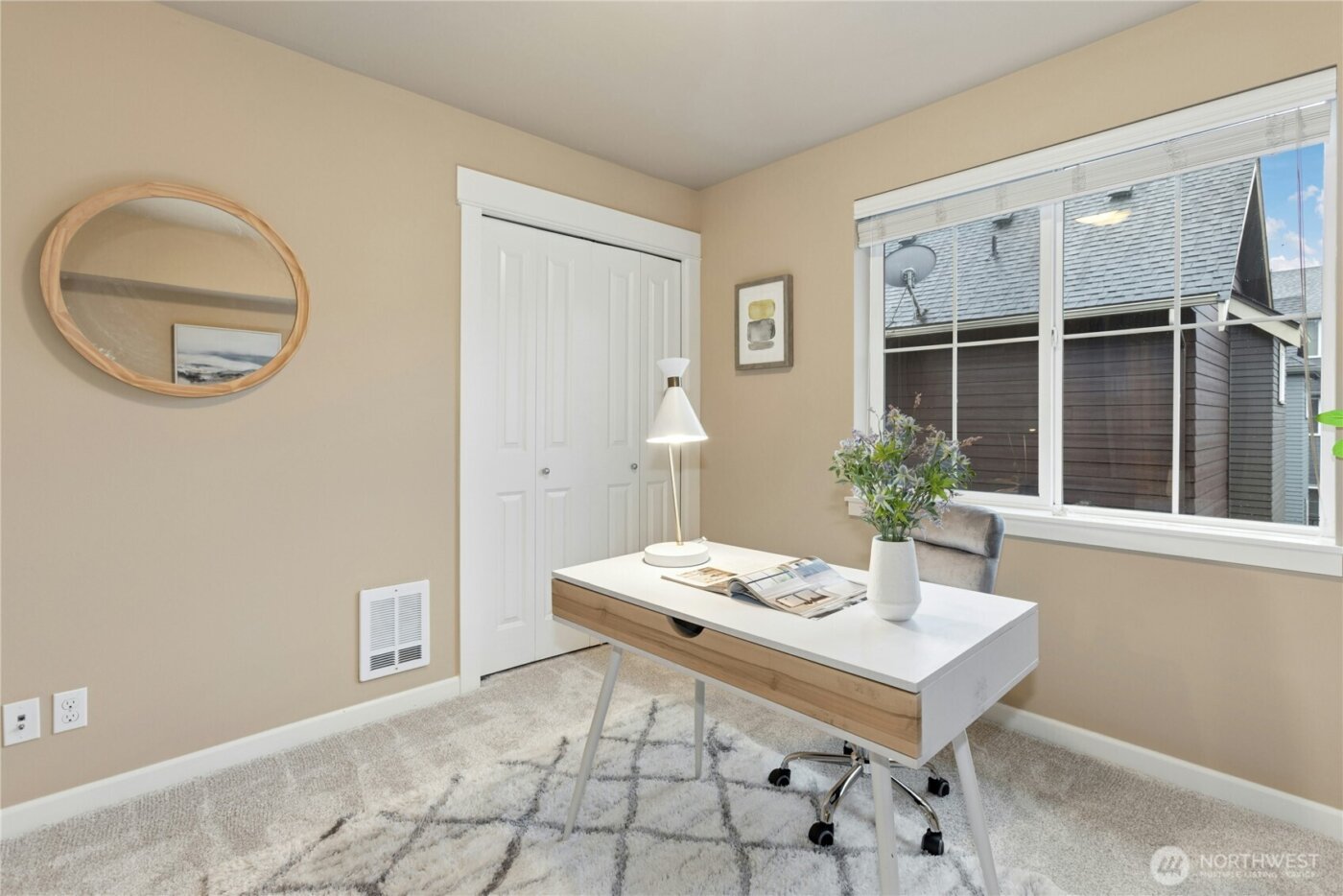 909 4th Avenue NE, Issaquah, WA 98029