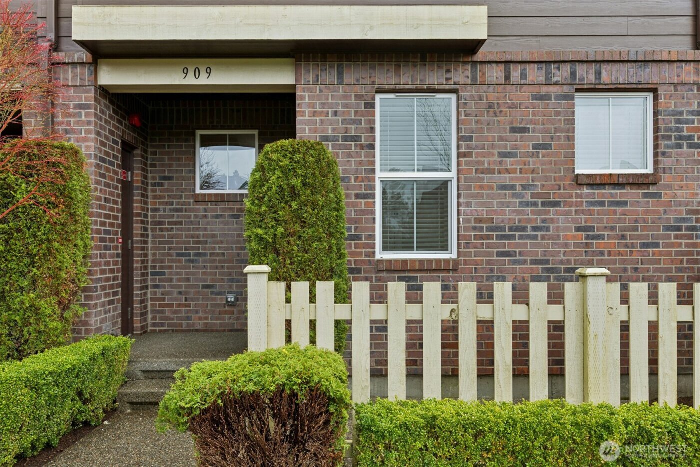 909 4th Avenue NE, Issaquah, WA 98029