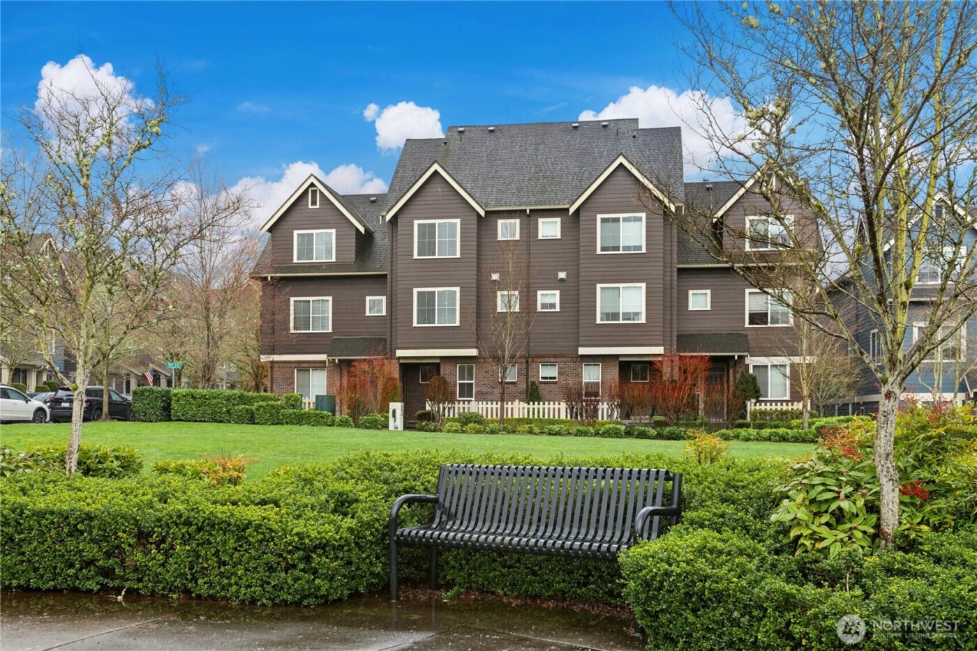 909 4th Avenue NE, Issaquah, WA 98029