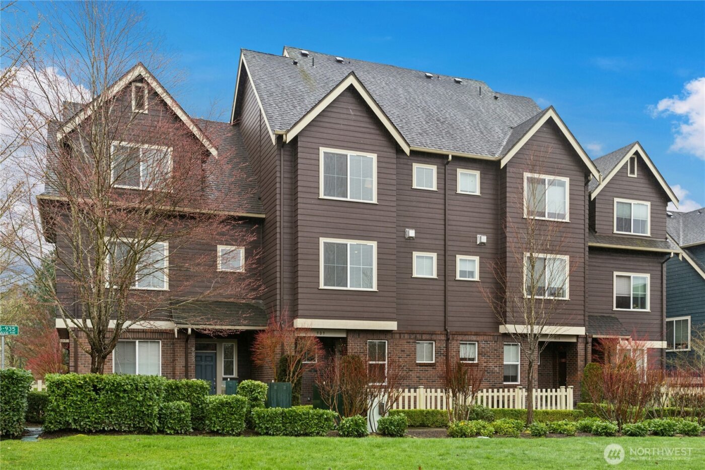 909 4th Avenue NE, Issaquah, WA 98029