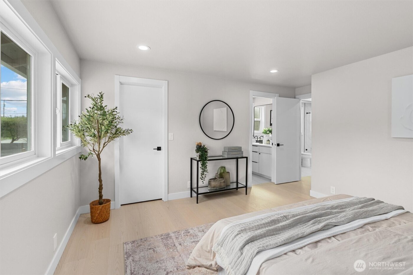 7407 25th Avenue NE, Seattle, WA 98115