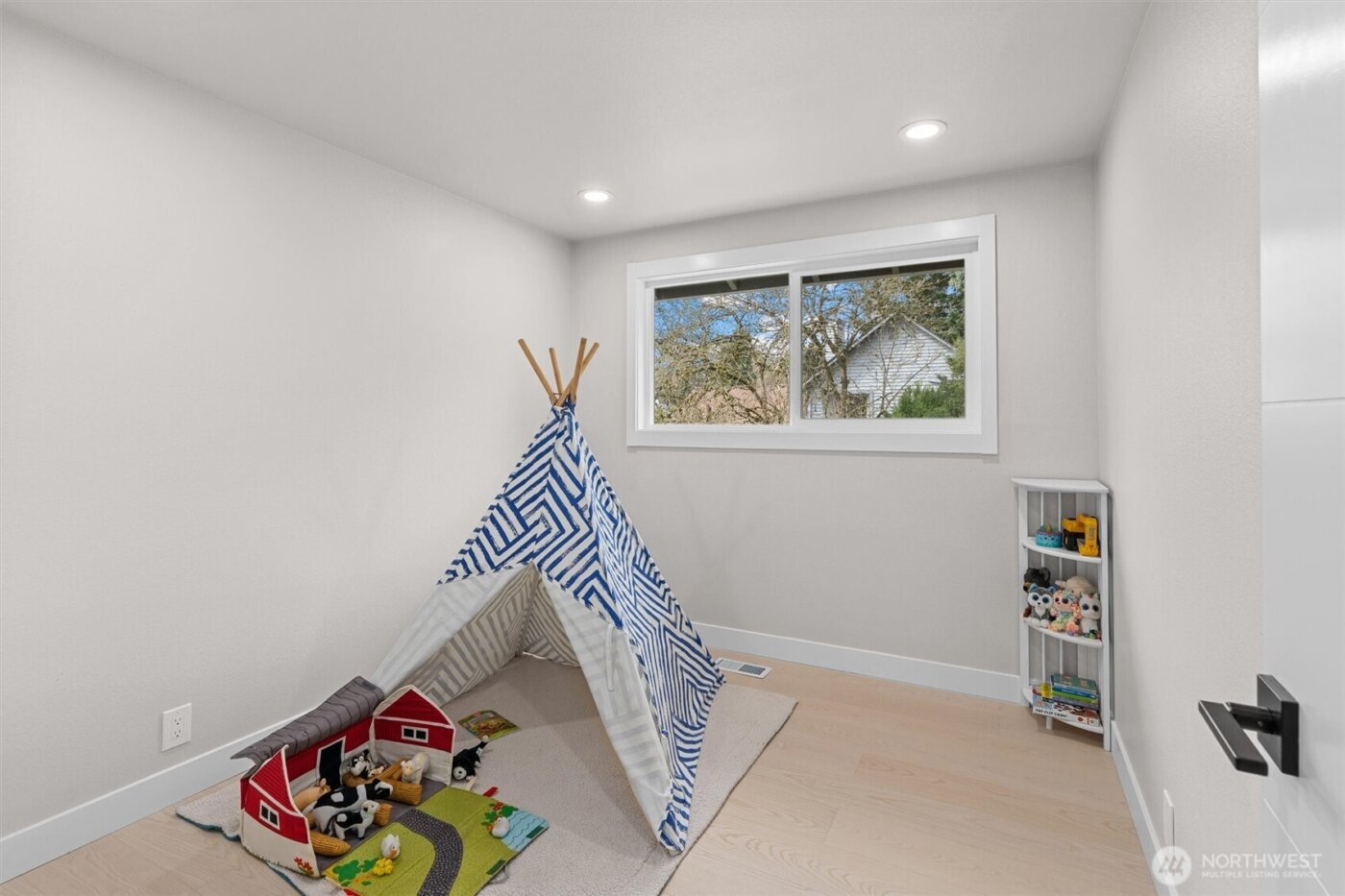 7407 25th Avenue NE, Seattle, WA 98115