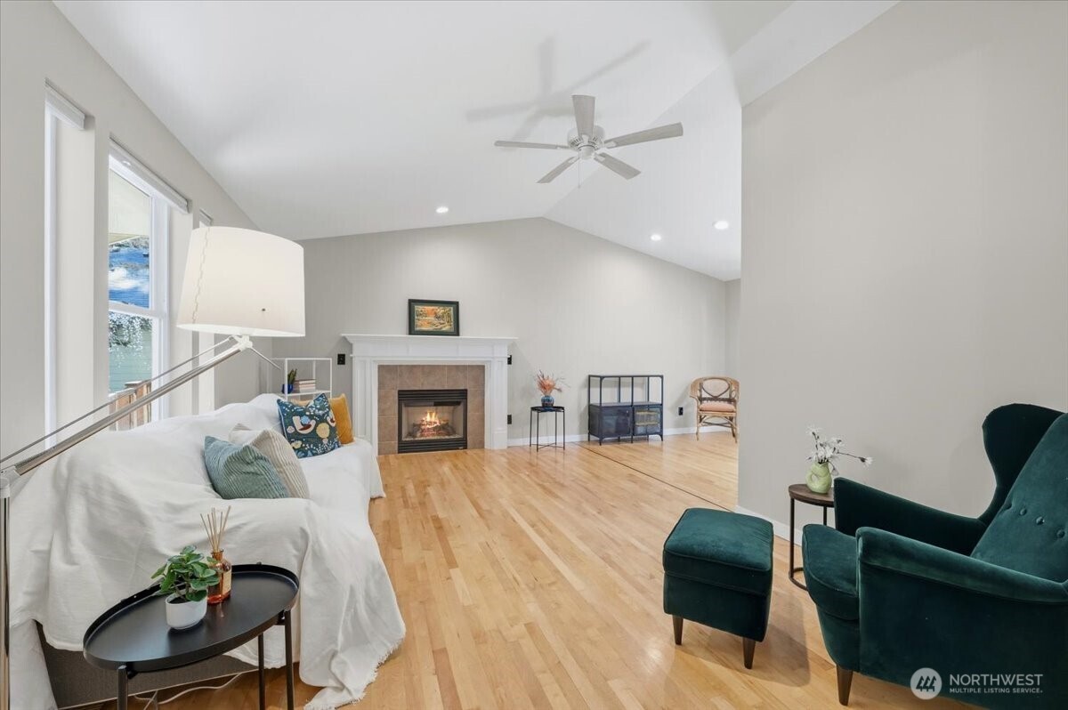 879 881 Kamus Way , Fox Island, WA 98333