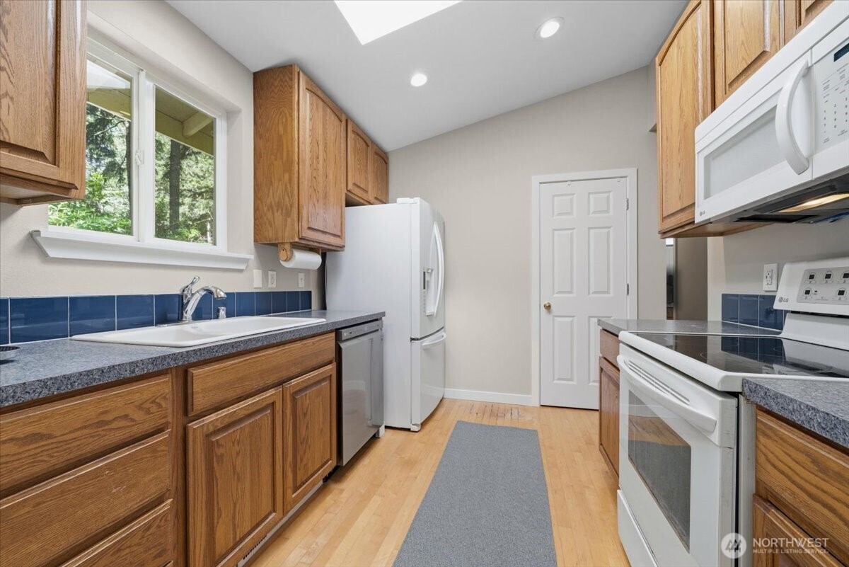 879 881 Kamus Way , Fox Island, WA 98333