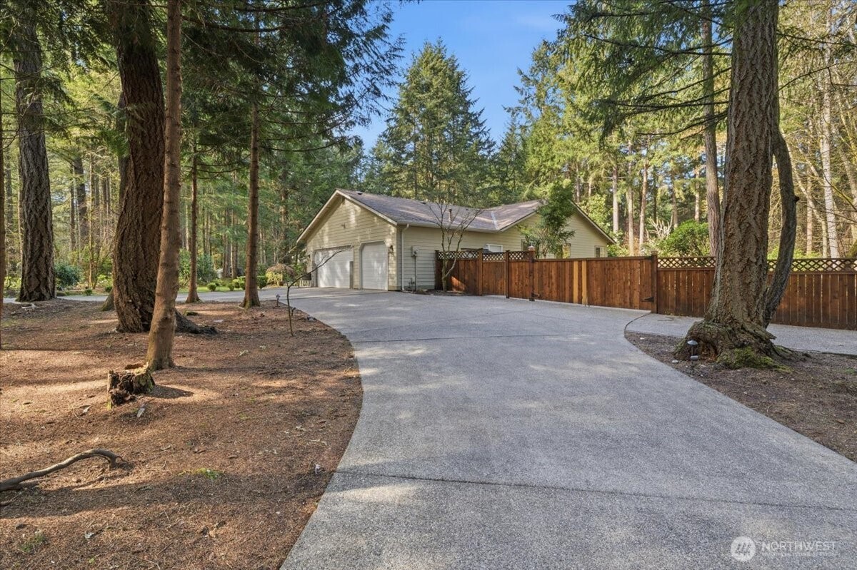 879 881 Kamus Way , Fox Island, WA 98333