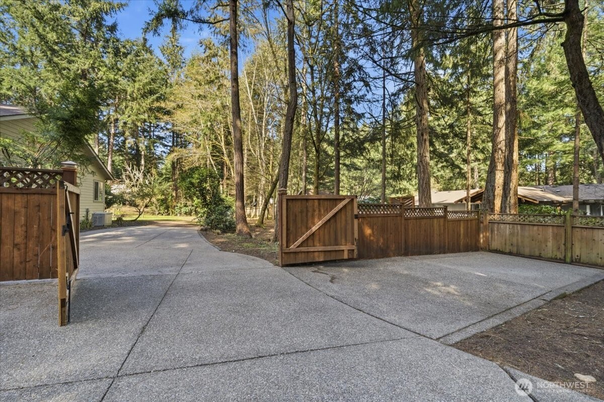 879 881 Kamus Way , Fox Island, WA 98333