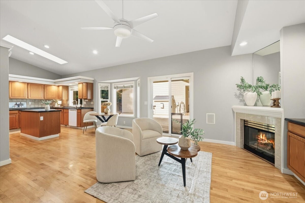 879 881 Kamus Way , Fox Island, WA 98333