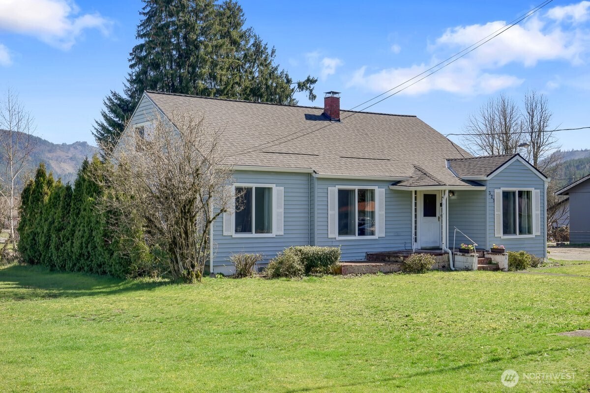 325 3rd Street , Morton, WA 98356