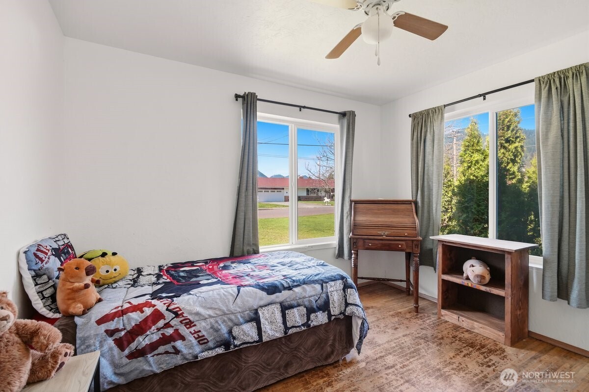 325 3rd Street , Morton, WA 98356