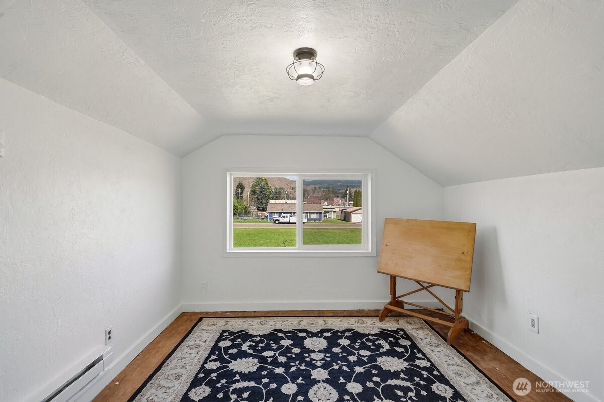 325 3rd Street , Morton, WA 98356