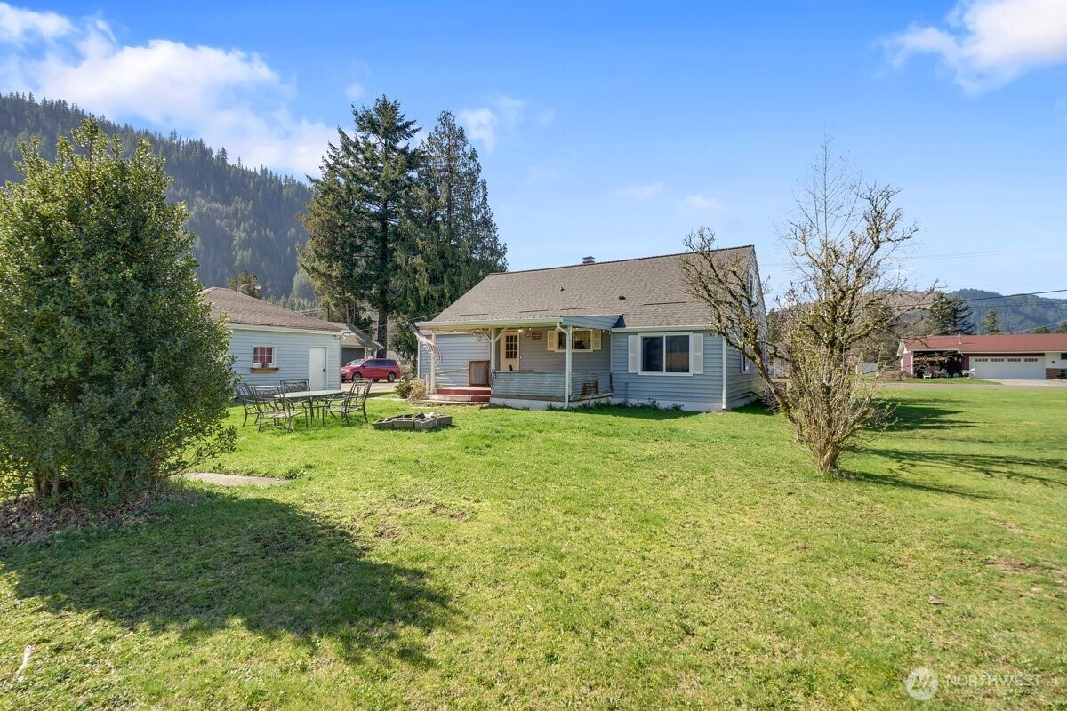 325 3rd Street , Morton, WA 98356