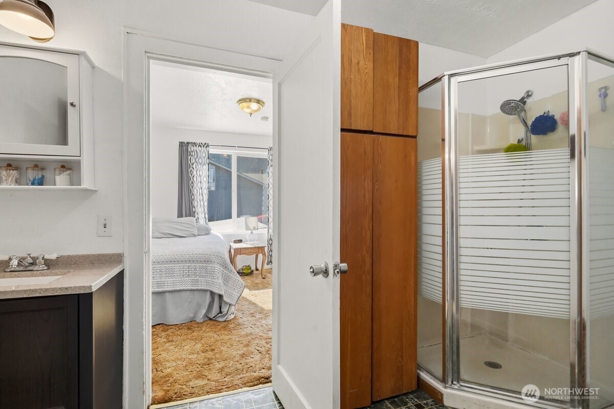 325 3rd Street , Morton, WA 98356