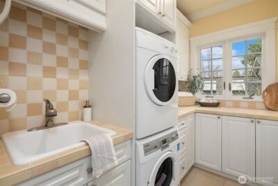 8772 Sand Point Way NE, Seattle, WA 98115 - Photo 25