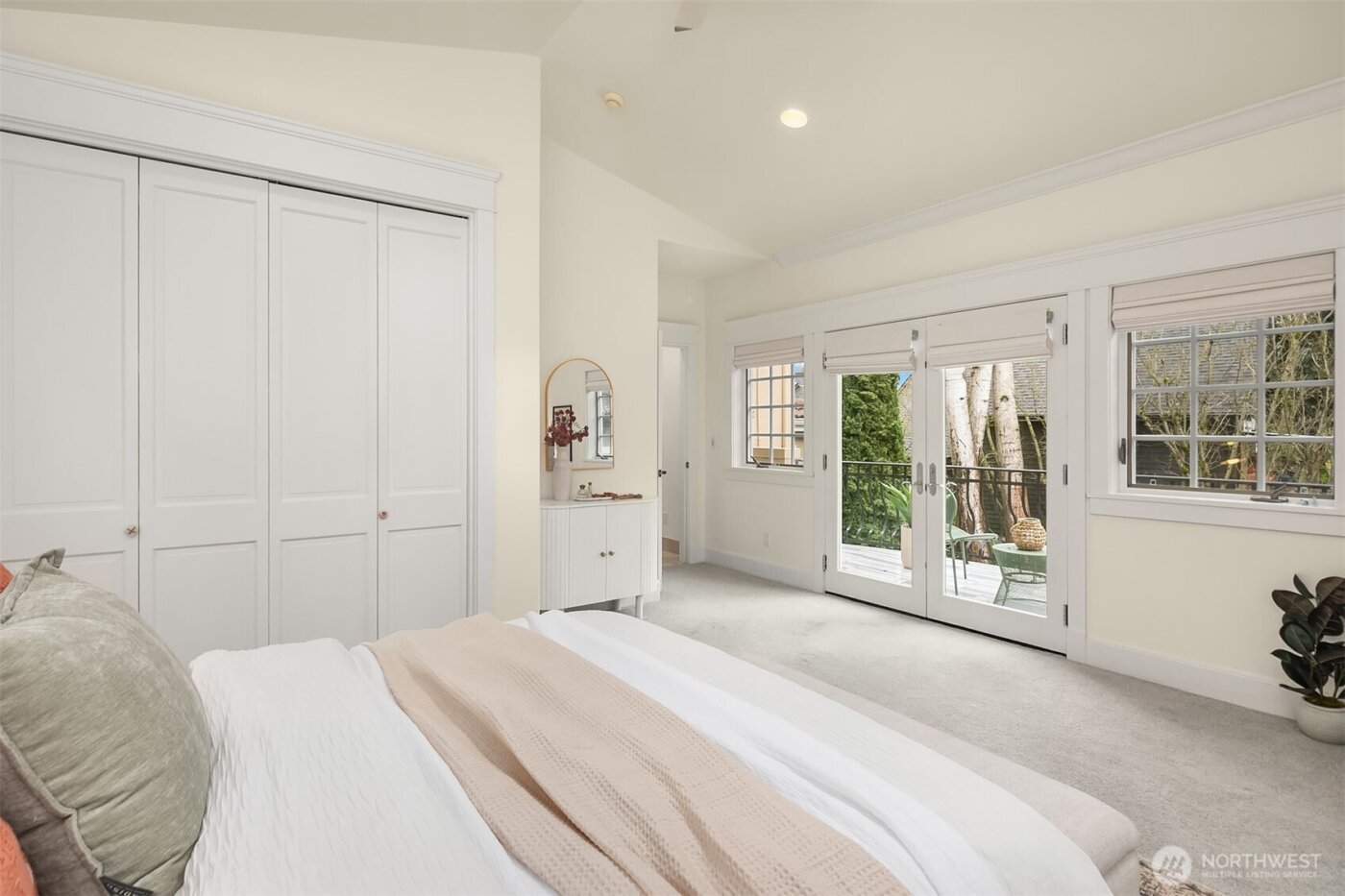 8772 Sand Point Way NE, Seattle, WA 98115