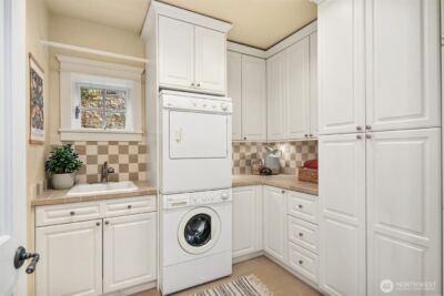 8772 Sand Point Way NE, Seattle, WA 98115 - Photo 34