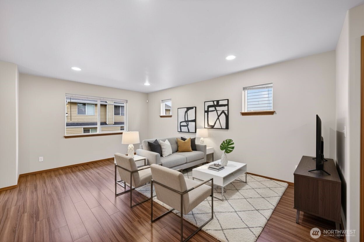 80 NE Melrose Drive , Oak Harbor, WA 98277