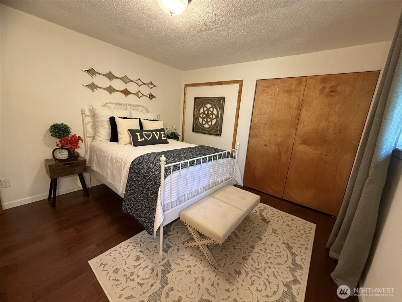 961 N Potlatch Drive , Hoodsport, WA 98548