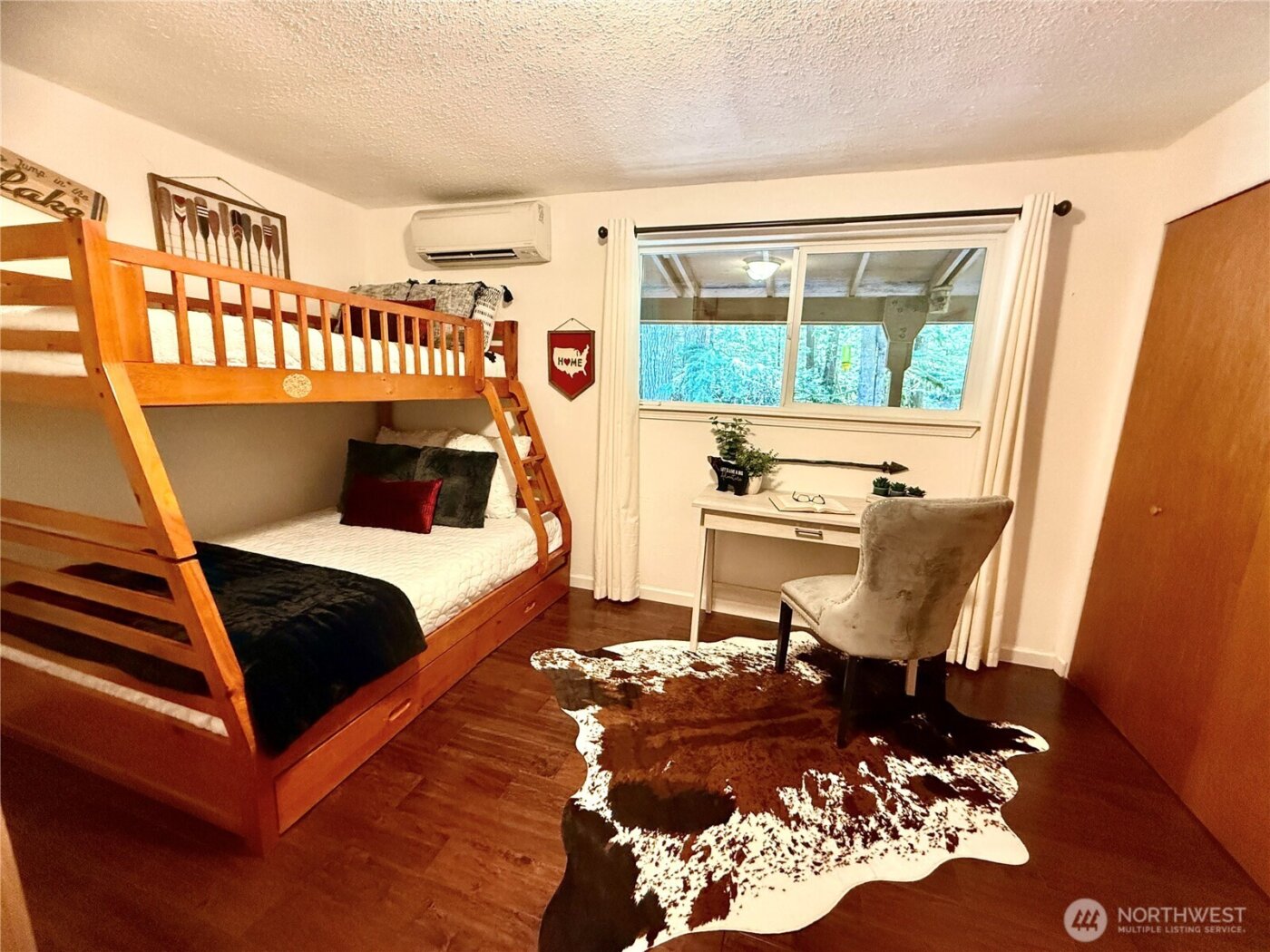 961 N Potlatch Drive , Hoodsport, WA 98548