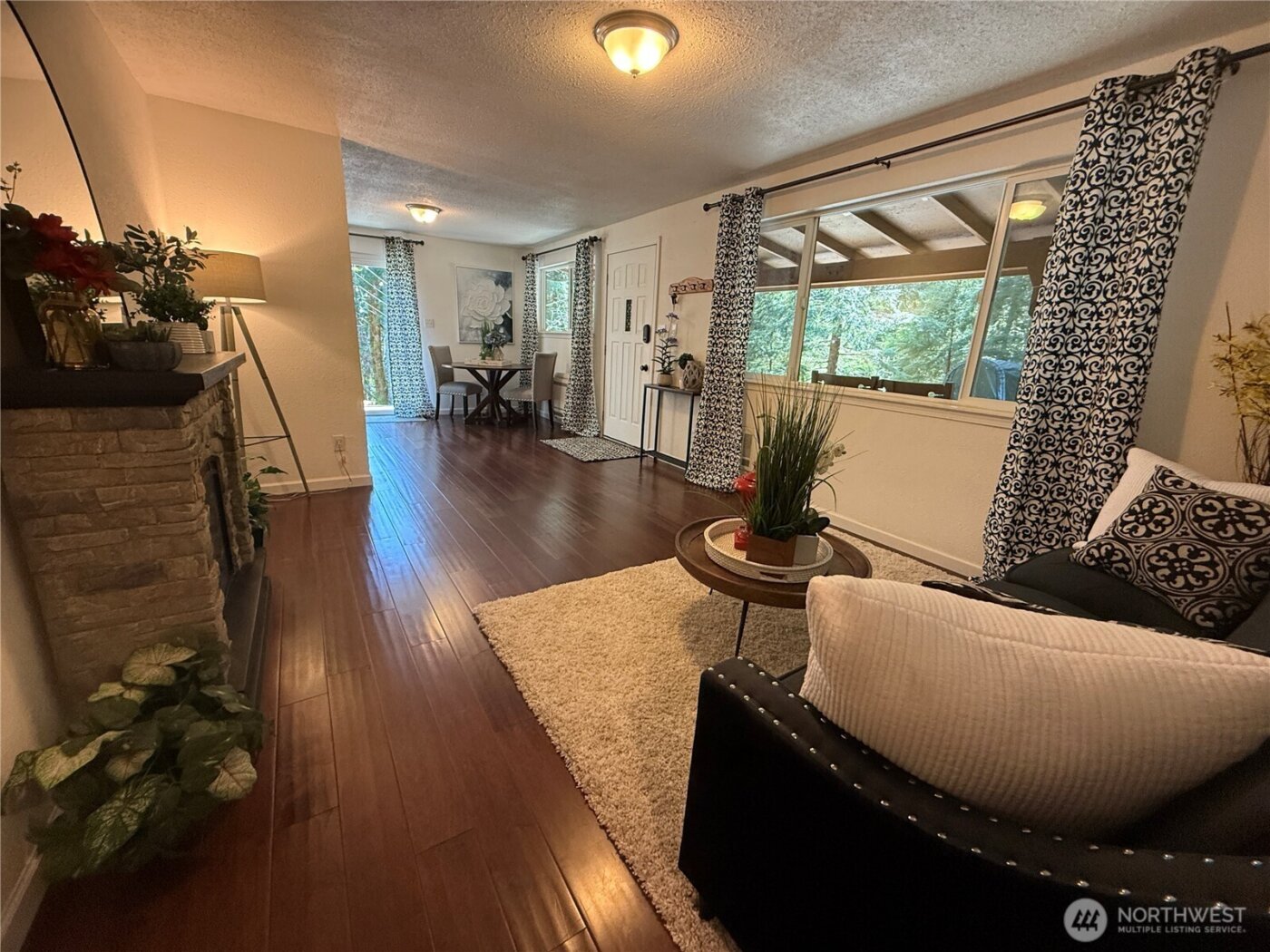 961 N Potlatch Drive , Hoodsport, WA 98548