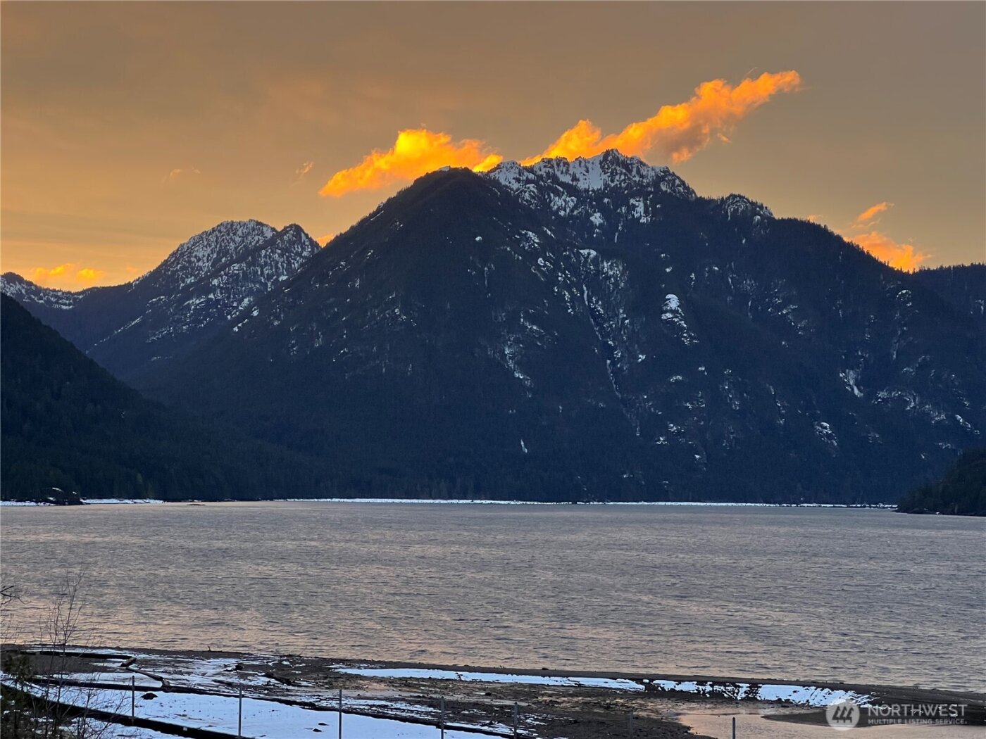 961 N Potlatch Drive , Hoodsport, WA 98548