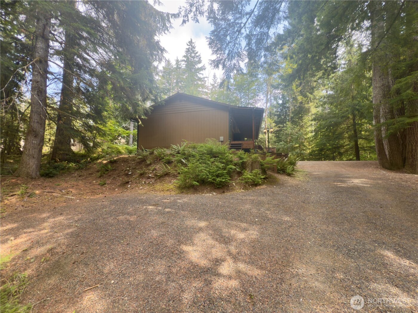 961 N Potlatch Drive , Hoodsport, WA 98548