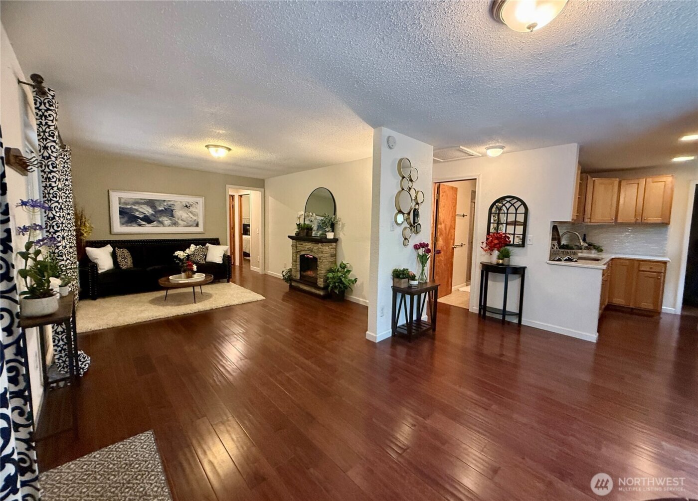 961 N Potlatch Drive , Hoodsport, WA 98548