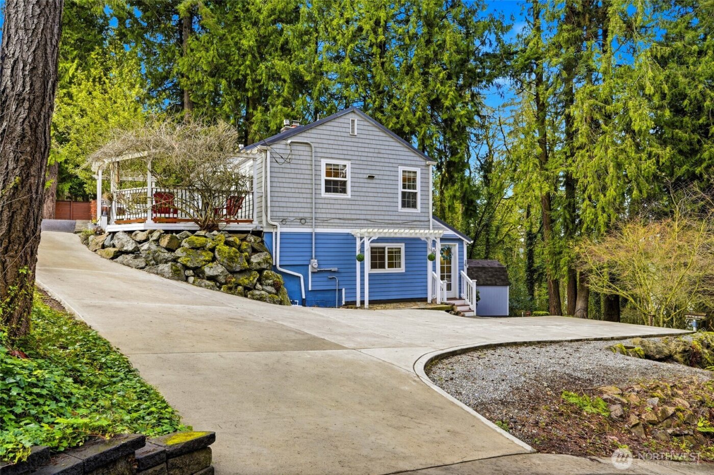 16714 SE Newport Way , Bellevue, WA 98006-7144