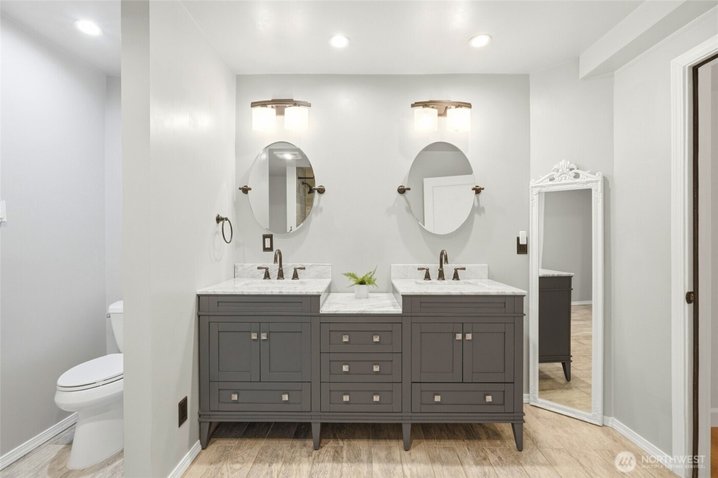 16714 SE Newport Way , Bellevue, WA 98006-7144