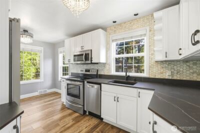 16714 SE Newport Way , Bellevue, WA 98006-7144 - Photo 7