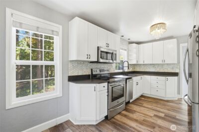 16714 SE Newport Way , Bellevue, WA 98006-7144 - Photo 8