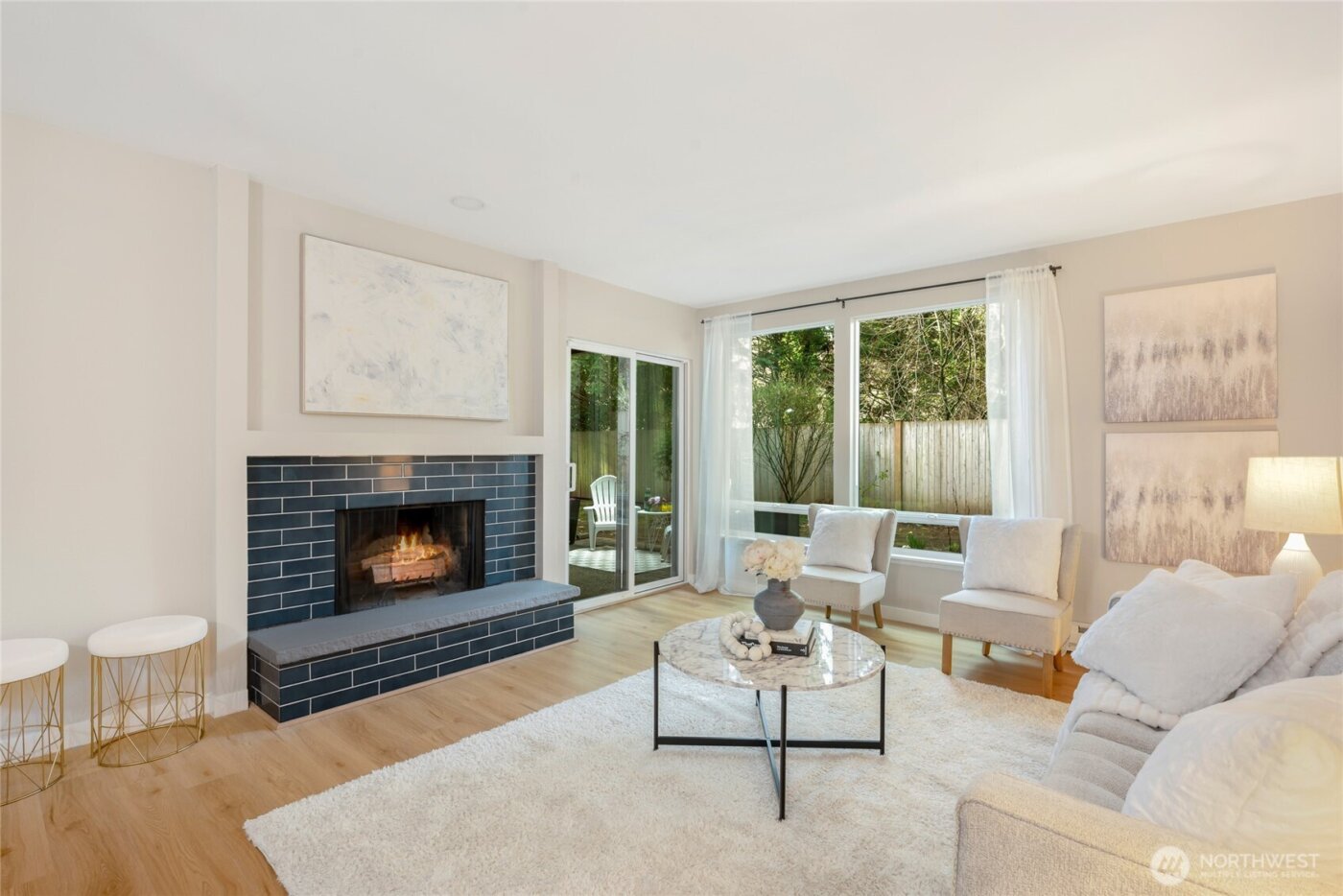 19123 Ballinger Way NE #102, Lake Forest Park, WA 98155-2448