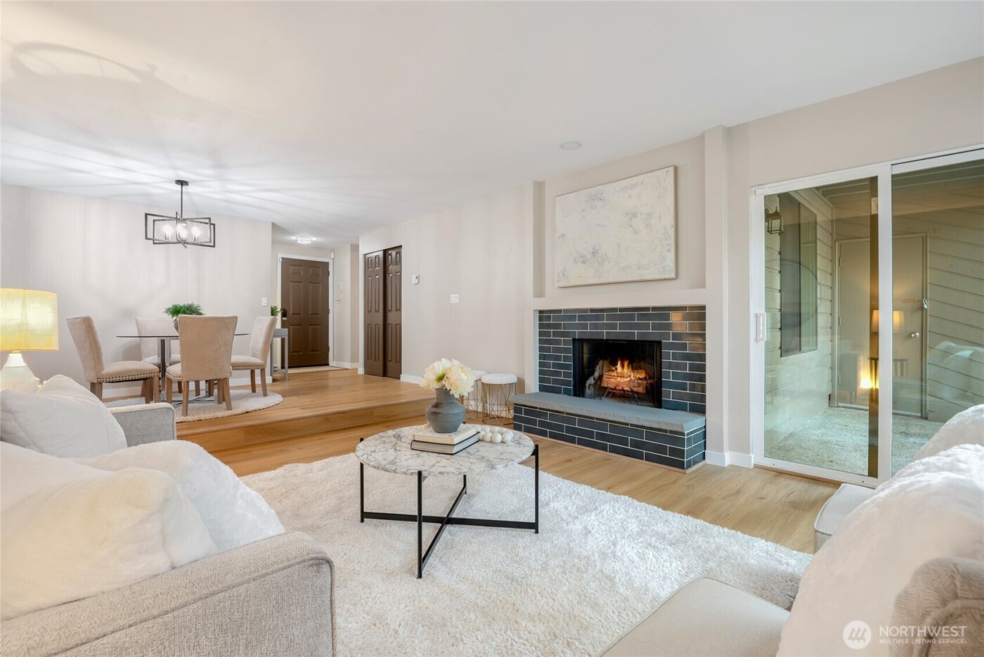 19123 Ballinger Way NE #102, Lake Forest Park, WA 98155-2448