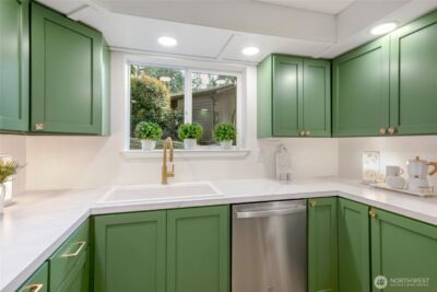 19123 Ballinger Way NE #102, Lake Forest Park, WA 98155-2448 - Photo 5