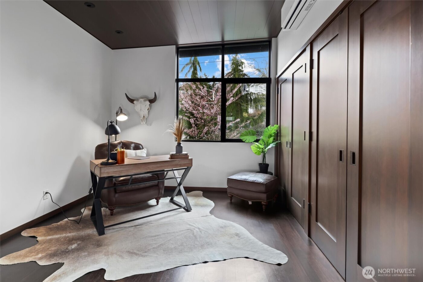 919 6th Street W, Kirkland, WA 98033-4871