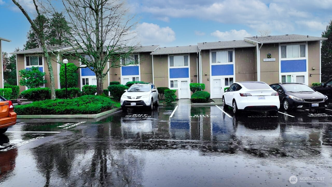 10601 SE 252nd Street #O2, Kent, WA 98030