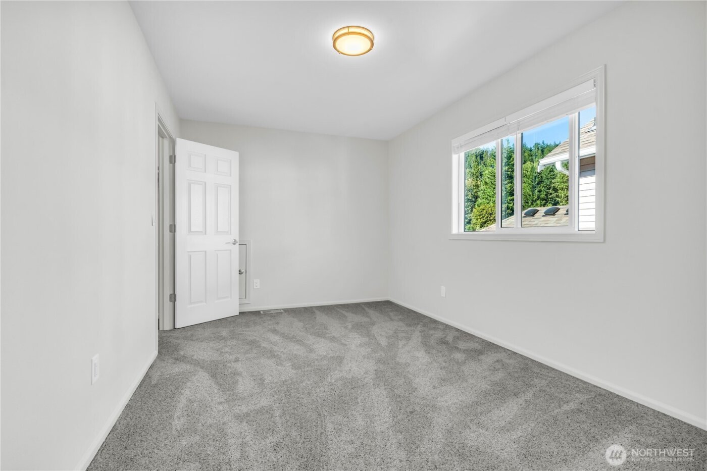 441 NE Alder Street #1, Issaquah, WA 98027-3422