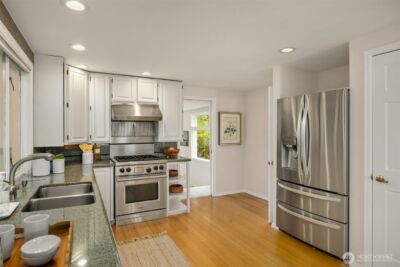 7946 Grand Avenue NE, Bainbridge Island, WA 98110 - Photo 10
