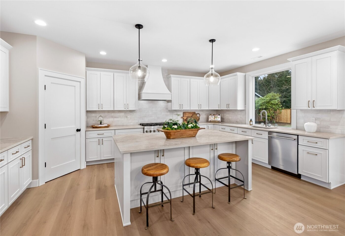 22917 102ND Avenue SE, Woodinville, WA 98077