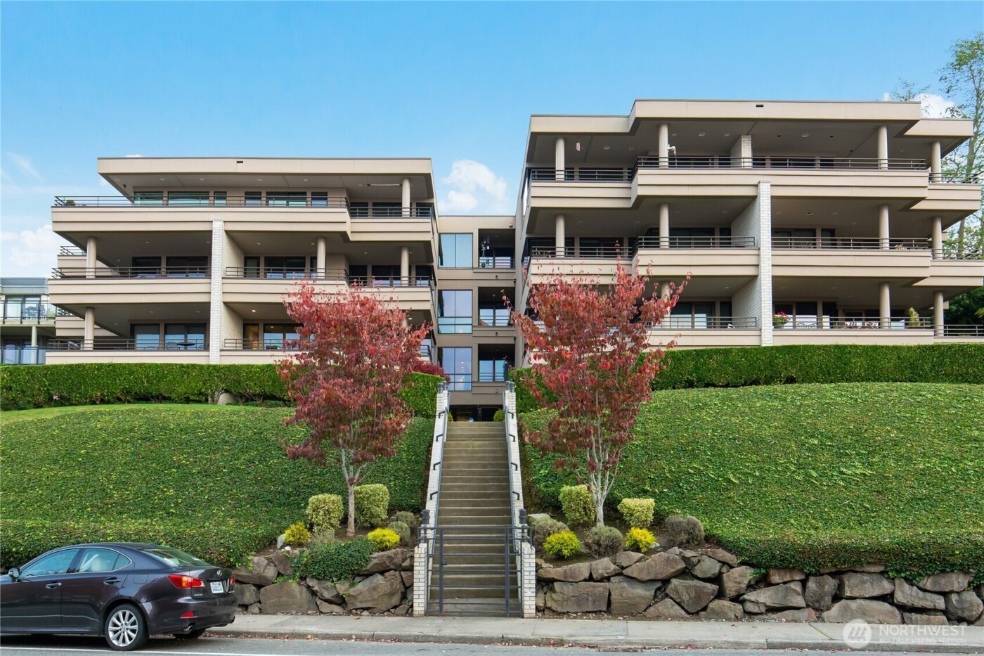 735 1st Street S #103, Kirkland, WA 98033