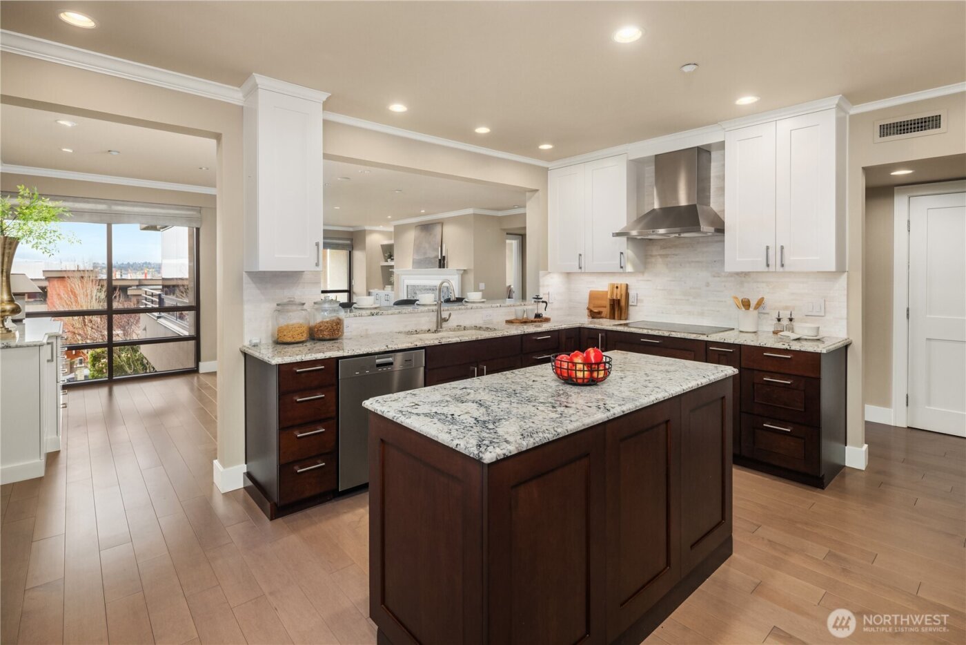 735 1st Street S #103, Kirkland, WA 98033