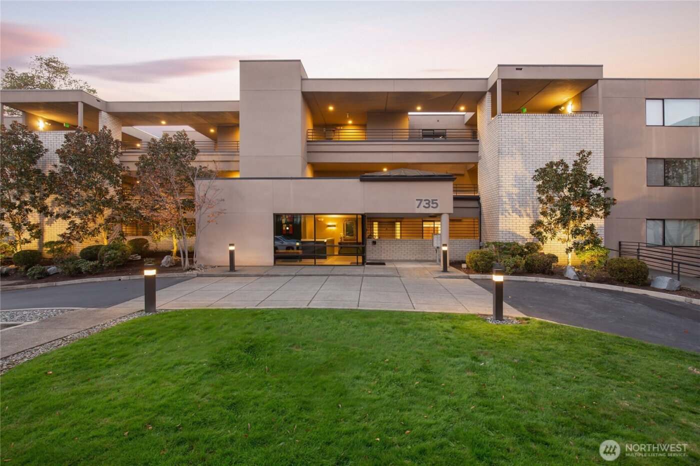 735 1st Street S #103, Kirkland, WA 98033