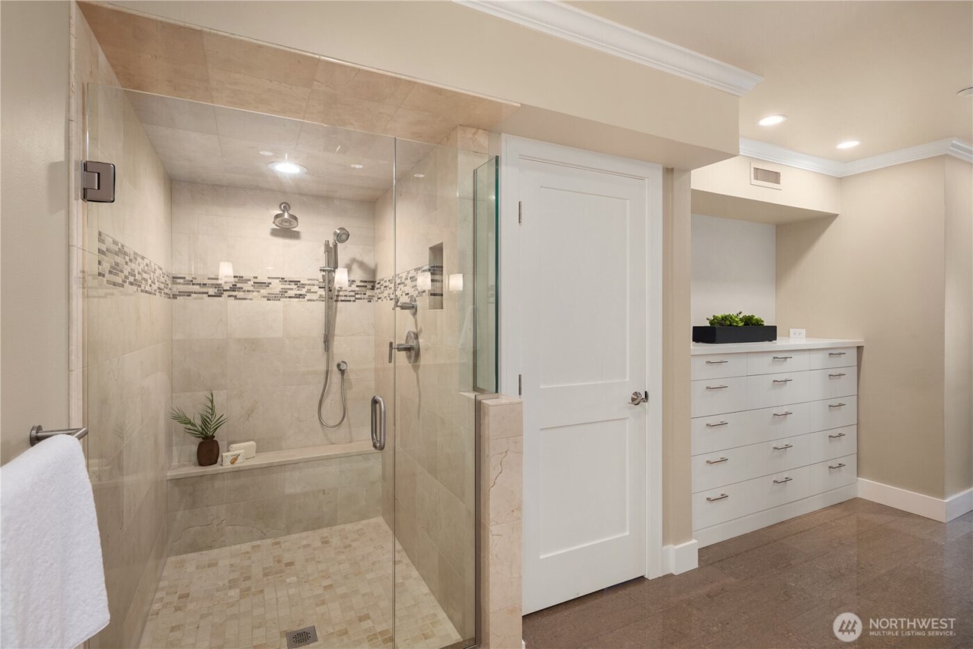 735 1st Street S #103, Kirkland, WA 98033