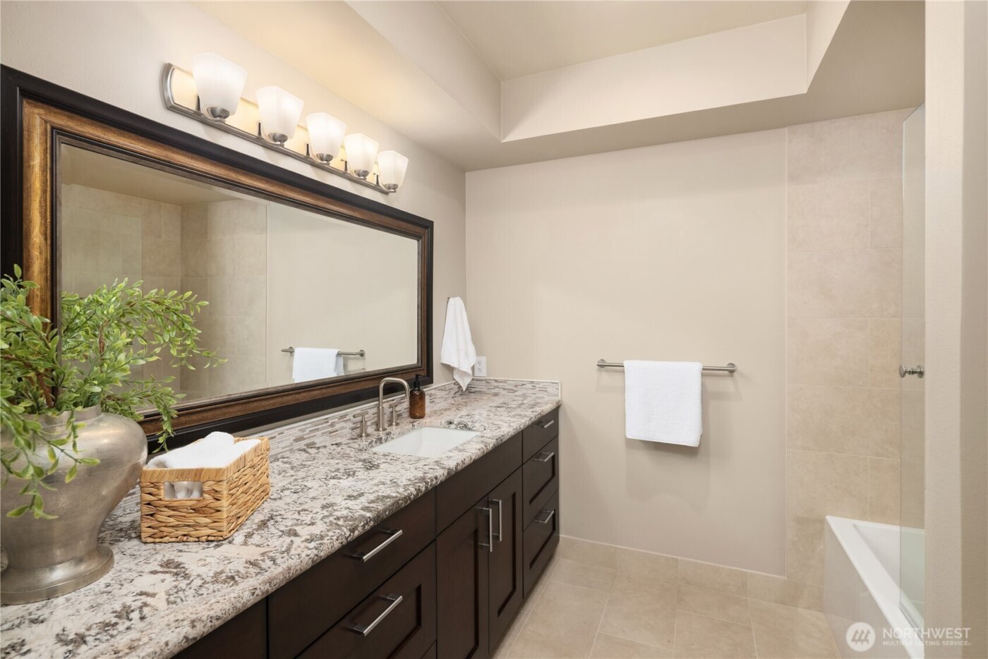 735 1st Street S #103, Kirkland, WA 98033