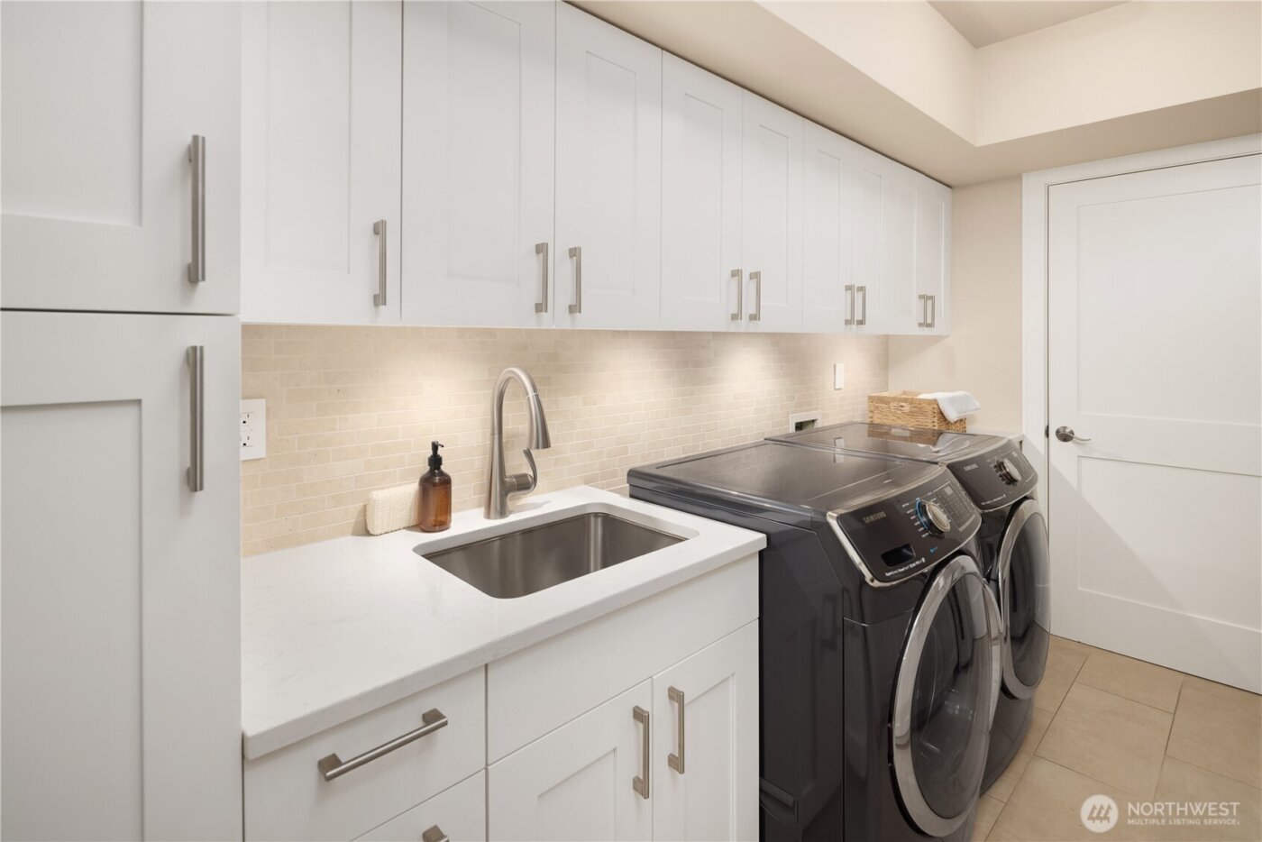 735 1st Street S #103, Kirkland, WA 98033