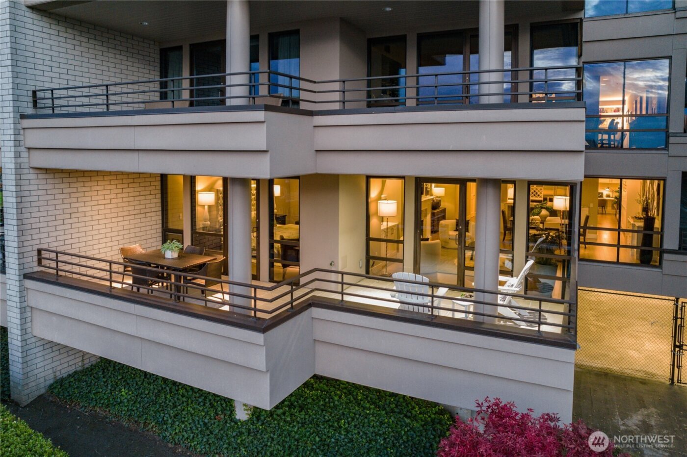 735 1st Street S #103, Kirkland, WA 98033