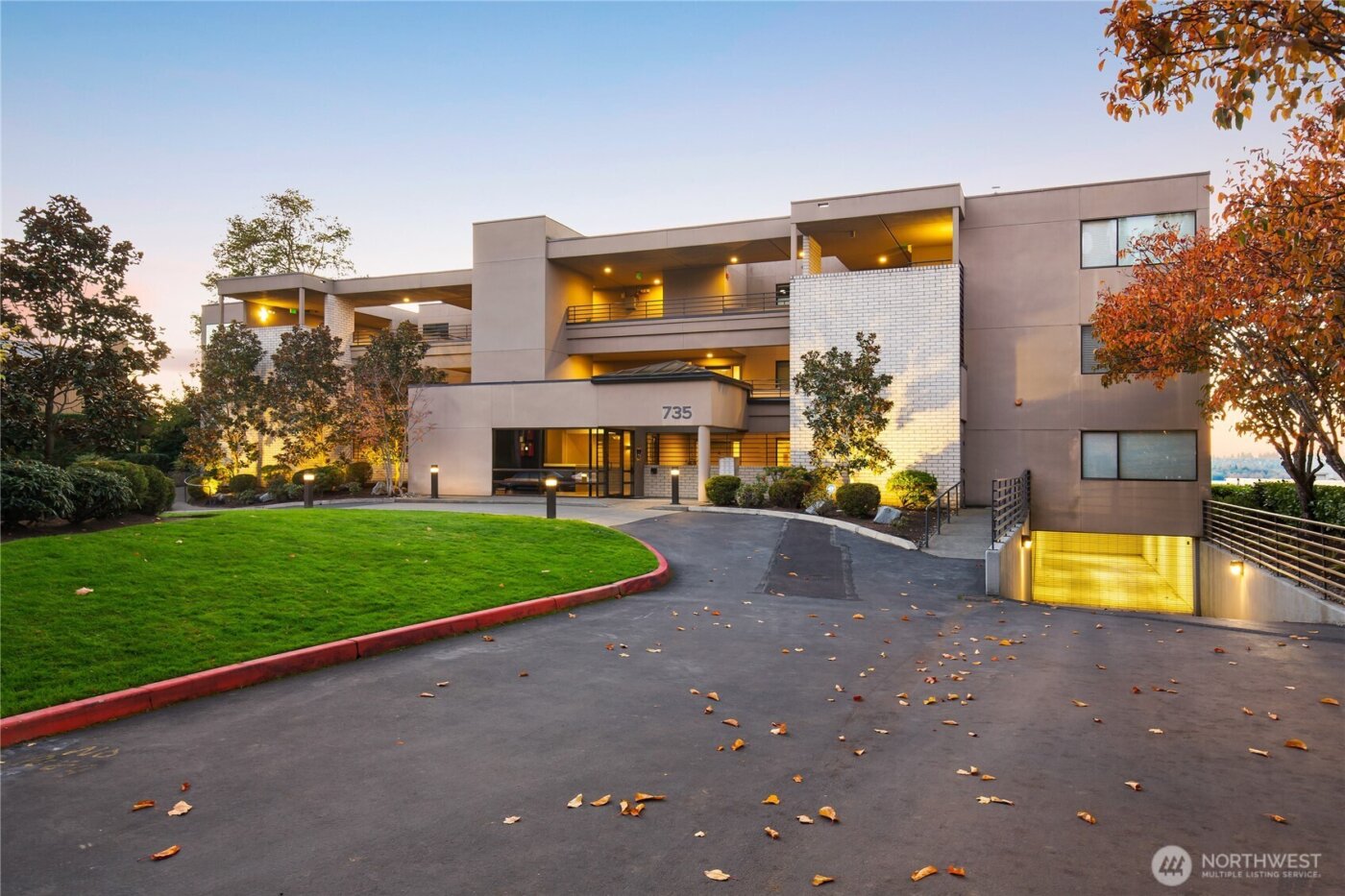 735 1st Street S #103, Kirkland, WA 98033