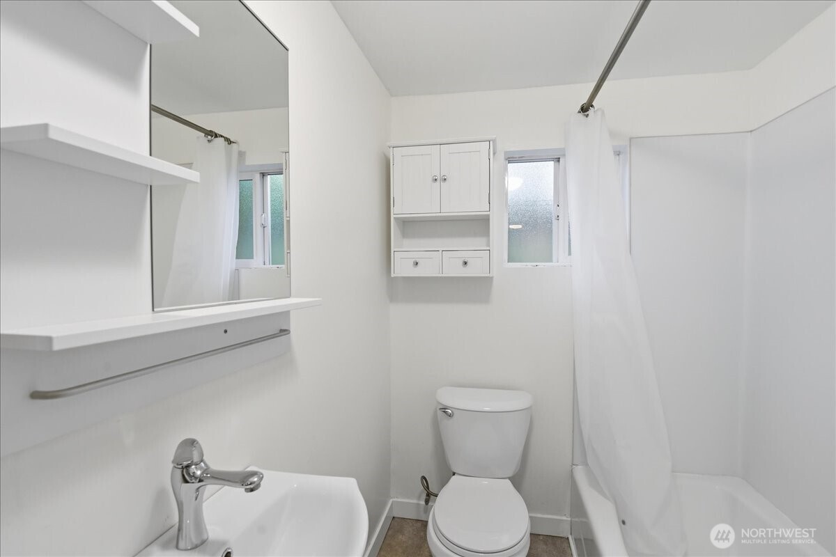 8553 Dayton Avenue N, Seattle, WA 98103