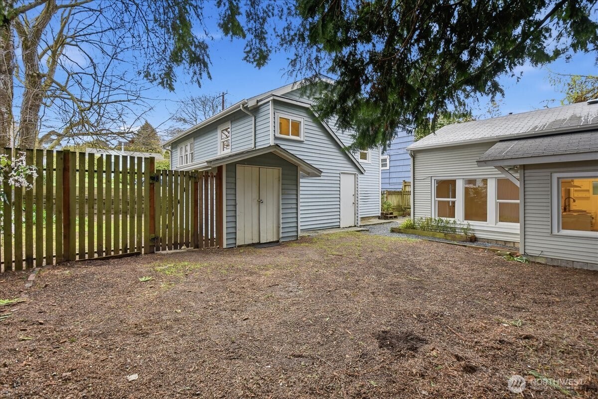 8553 Dayton Avenue N, Seattle, WA 98103