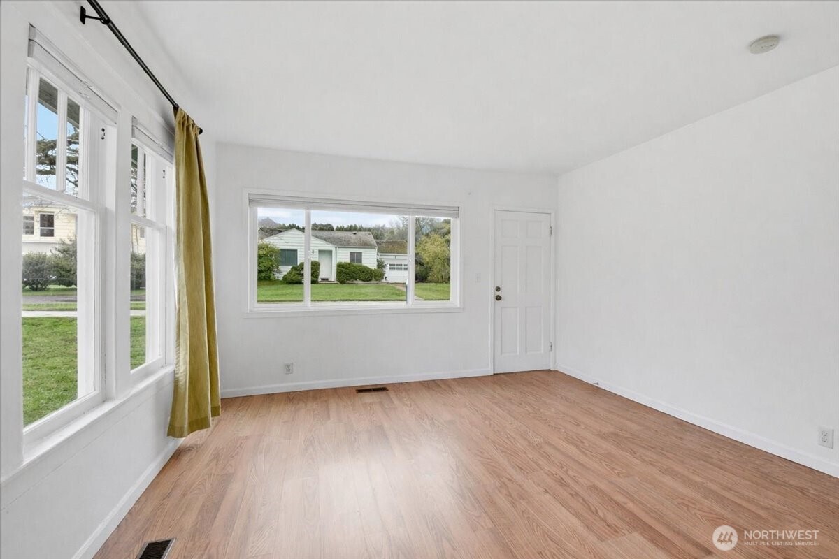 8553 Dayton Avenue N, Seattle, WA 98103