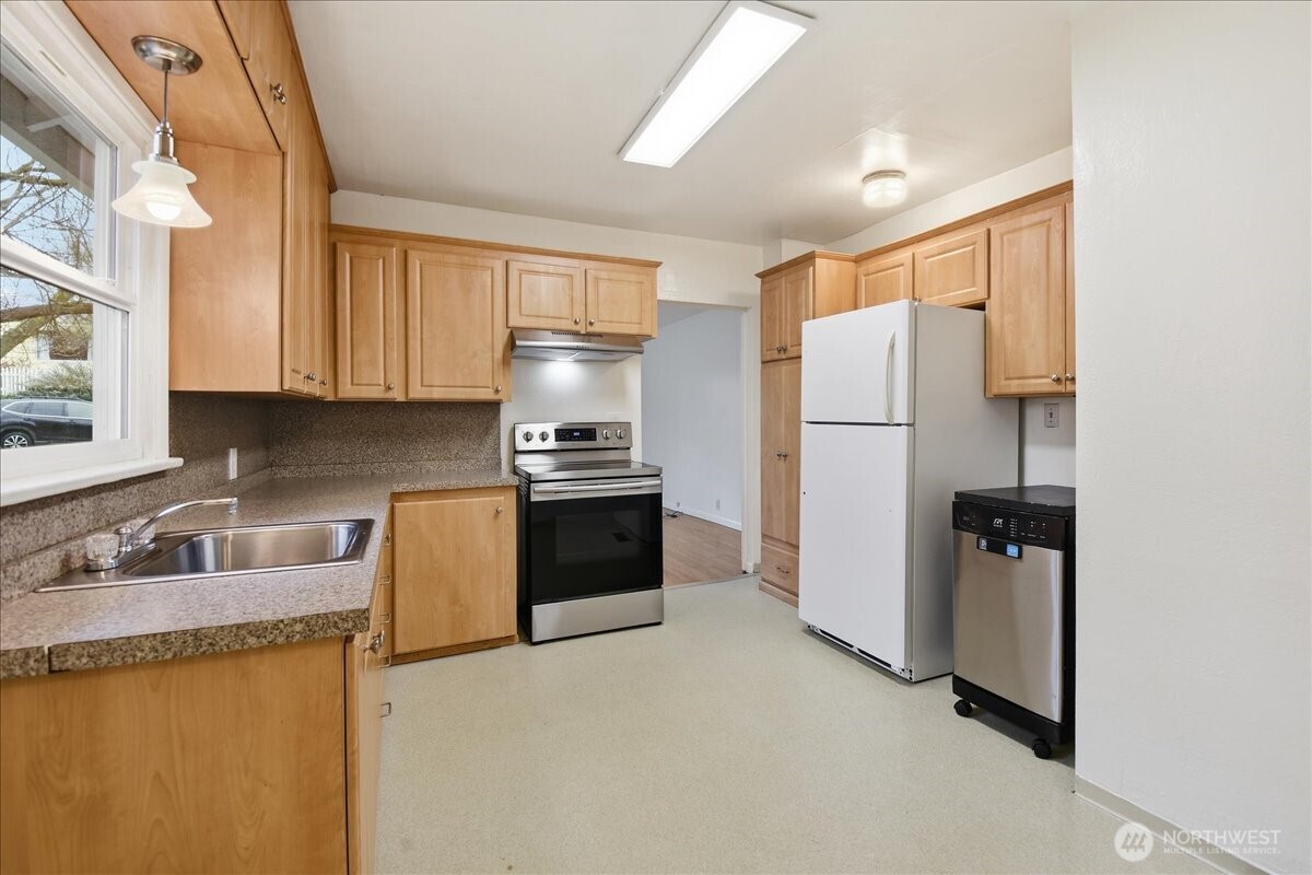 8553 Dayton Avenue N, Seattle, WA 98103